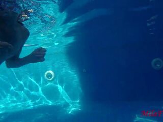 Two girls fucked right underwater in the blumbang: rumaja porno