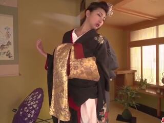 Nemfomanyak alır aşağı onu kimono için bir büyük floppi göğüsler: ücretsiz kaza seks video 9f