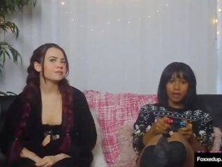 Long haired lesbo sabina rouge seduces manis gamer babeh jenna foxx&excl;