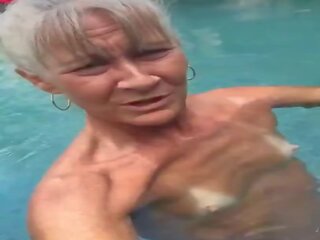 Pervert vanaemake leilani sisse a bassein, tasuta x kõlblik klamber 69 | xhamster