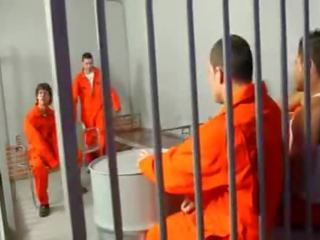 Deity inmates zuigen lid