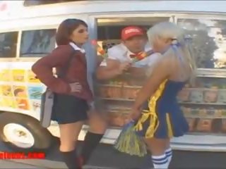 Icecream tovornjak navijačica in šola lassie delite kurac
