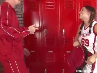 Burvīgs brunete pusaudze iegūšana fucked grūti uz the locker ro