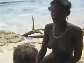 ขนดก แอฟริกัน เด็กนักเรียนหญิง เพศสัมพันธ์ ยูโร หนุ่ม หญิง ใน the ชายหาด