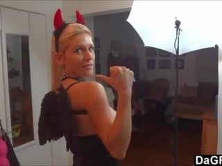 Mi esposa intentos su nuevo demon costum y siente desiring