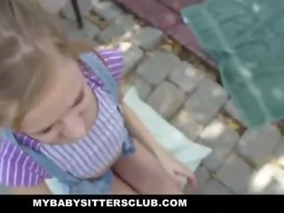 Mybabysittersclub - nhỏ em bé sitter bắt thủ dâm