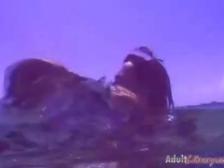 Seksi di bawah air anal
