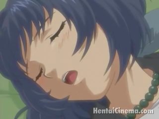 Korb flokë anime vajzë e pacipë në geta duke me lesh cutie dorëshkathët i vështirë